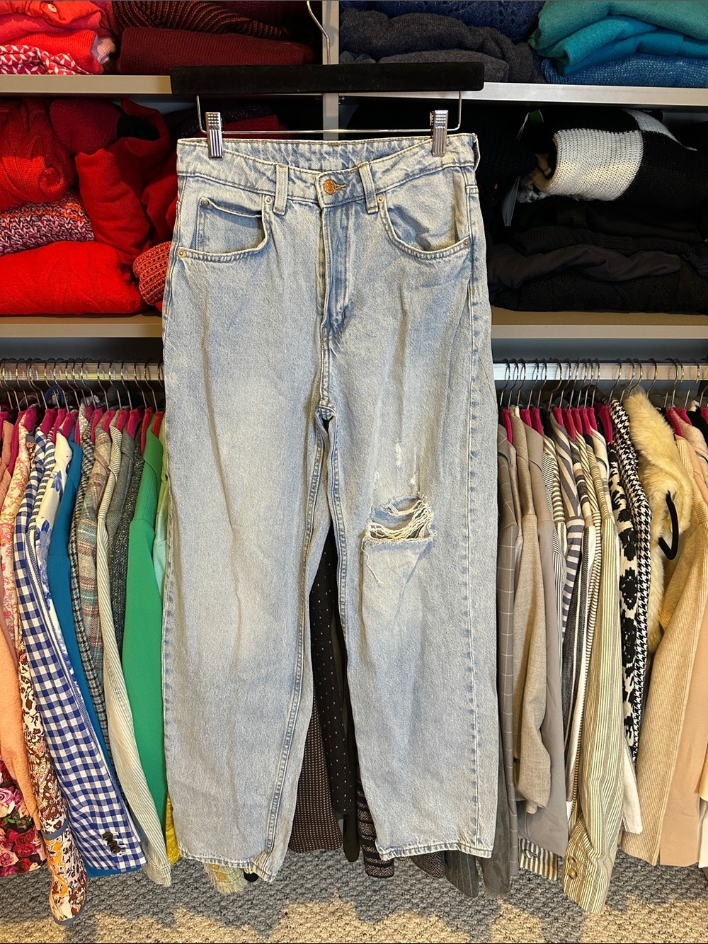 & Denim blue distressed 90’s baggy high rise jeans size 4